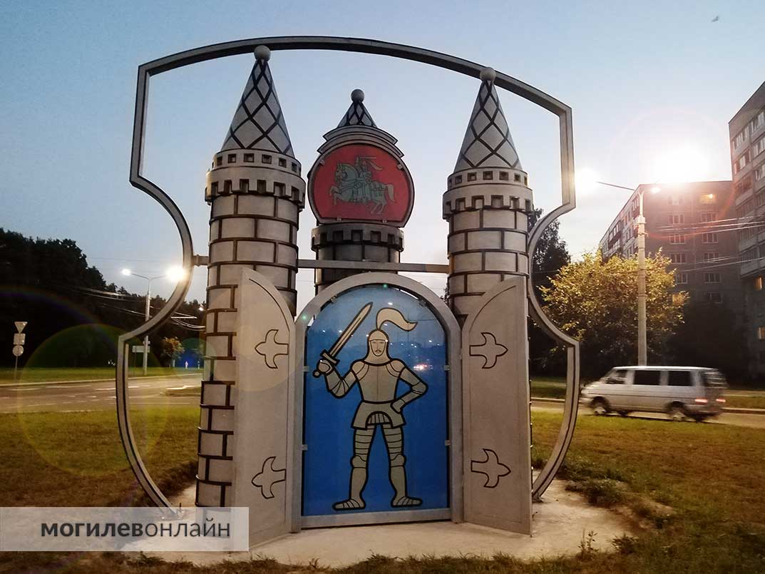 7-метровый герб Могилева установили на перекрестке Каштановой-Крупской-Кулибина