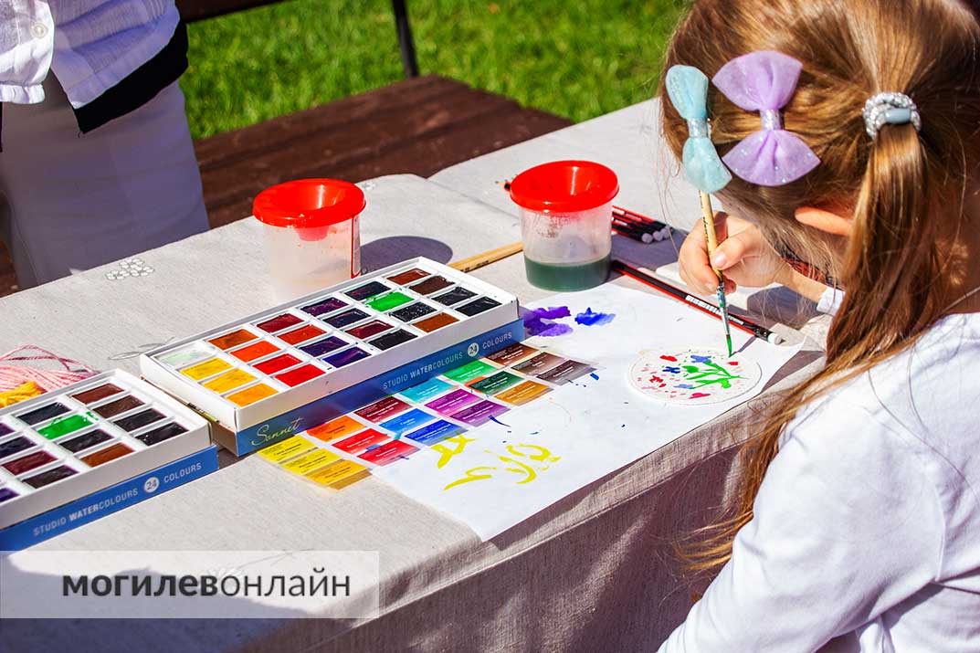Яркий праздник в Подниколье собрал на одной площадке юные дарования со всей Беларуси — посмотрите, как это было