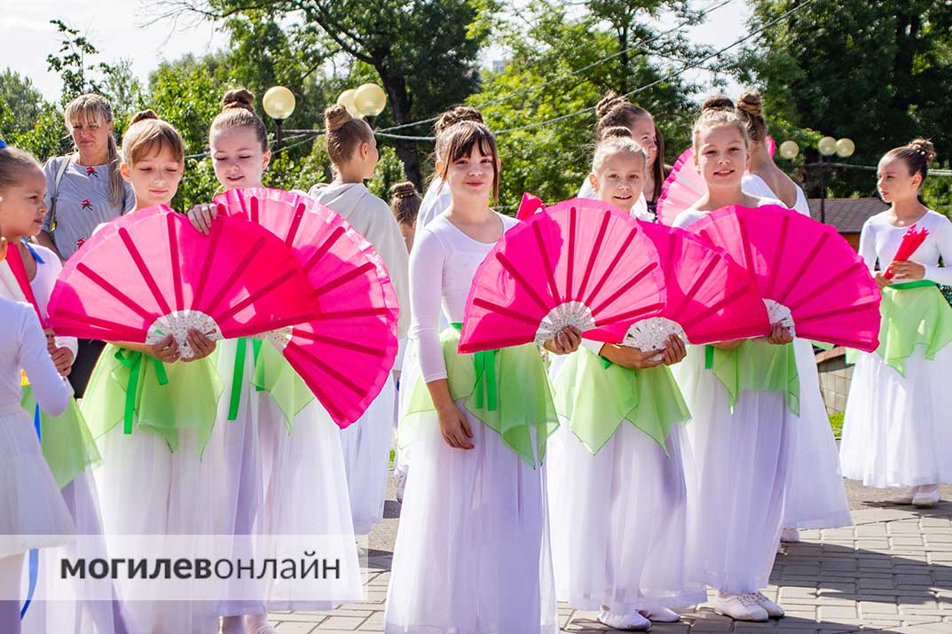 Яркий праздник в Подниколье собрал на одной площадке юные дарования со всей Беларуси — посмотрите, как это было