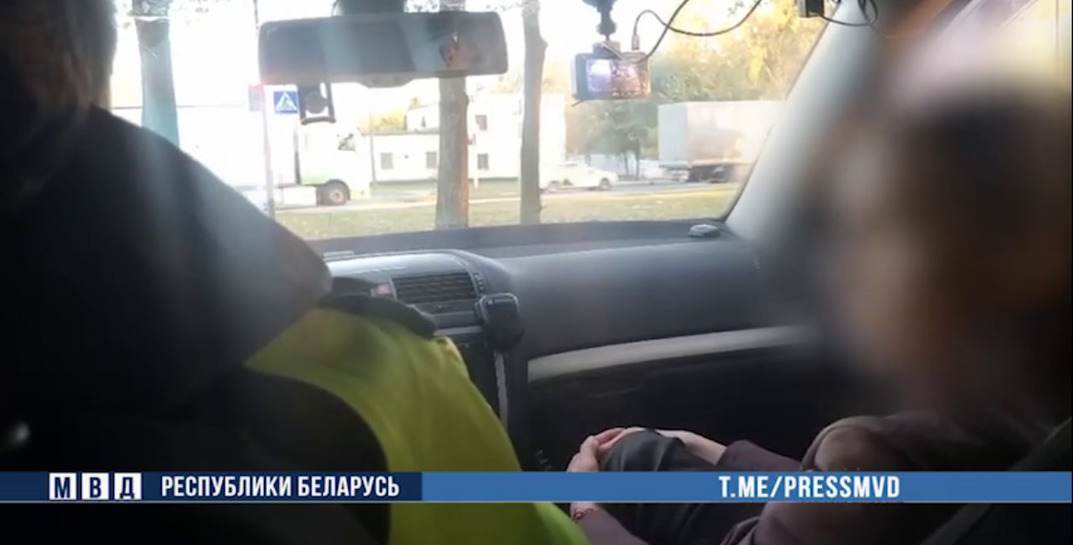 Освидетельствование показало 3,4 промилле! В Бресте пьяная мать ехала за детьми в детский сад и школу и попала в ДТП