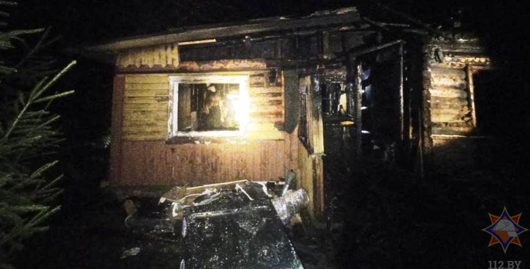 Дети находились дома одни: в Могилевском районе загорелся дом с двумя подростками внутри
