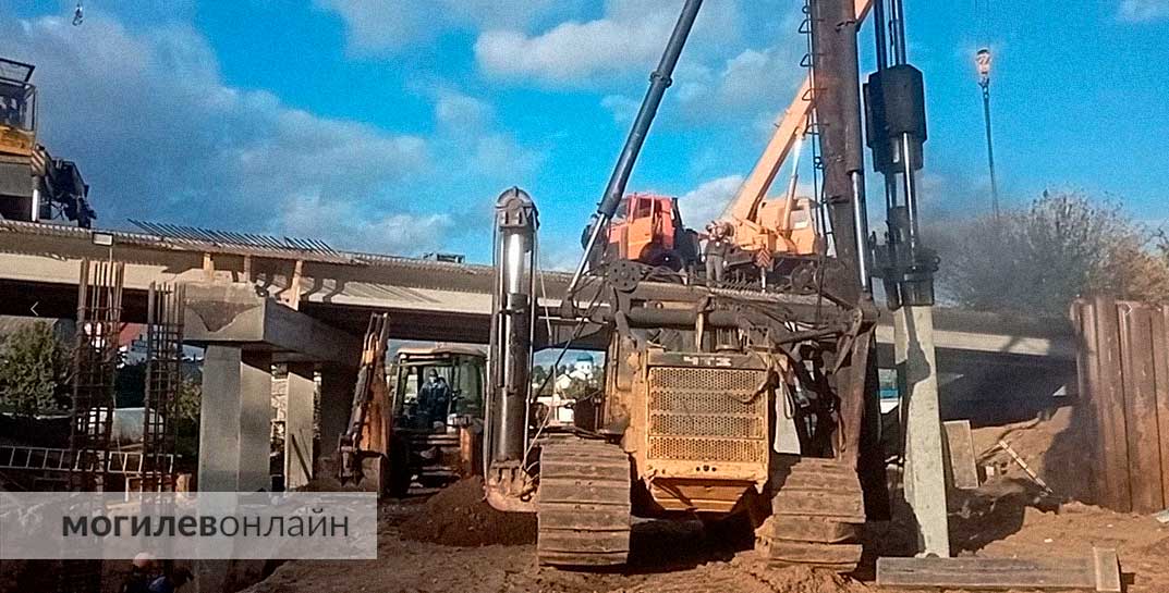 Посмотрели, как продвигается ремонт путепровода через улицу Заводскую, который перекрыт до 30 октября