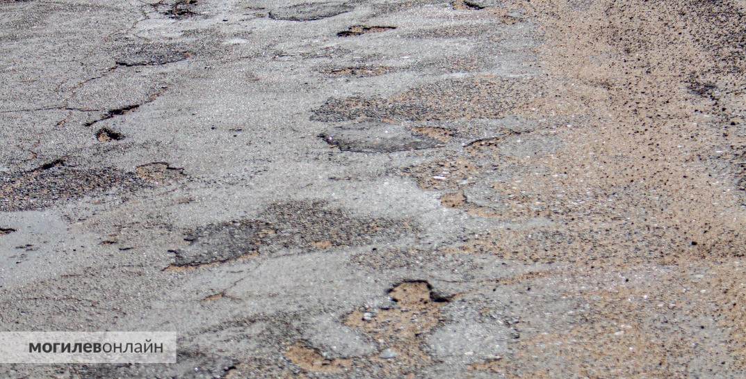 Госконтроль пообещал взять на контроль состояние дорог в Могилевской области после обращений на горячую линию