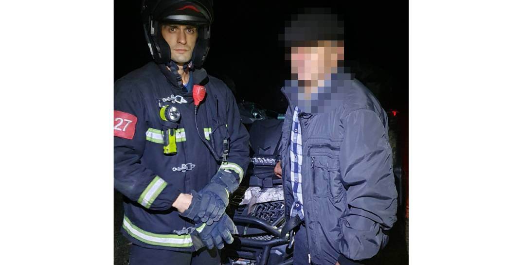 В Бобруйском районе 65-летний пенсионер пошел через лес, чтобы срезать путь, и потерял сознание — мужчину нашли спасатели
