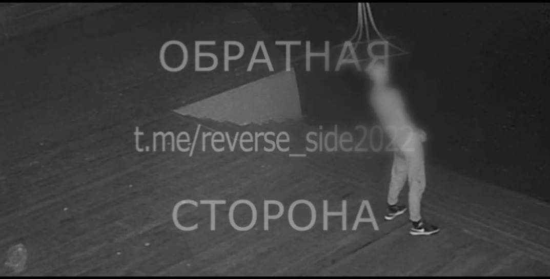 В Климовичах парень упал в парке, а потом очень своеобразно «отомстил» скамейкам, сцене театра и отдыхавшей неподалеку компании