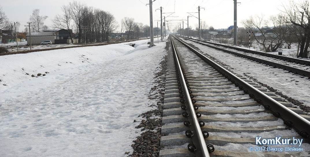 Проклятое место: в Бобруйском районе под колесами поезда погиб 16-летний подросток — там же, где уже погибло несколько человек