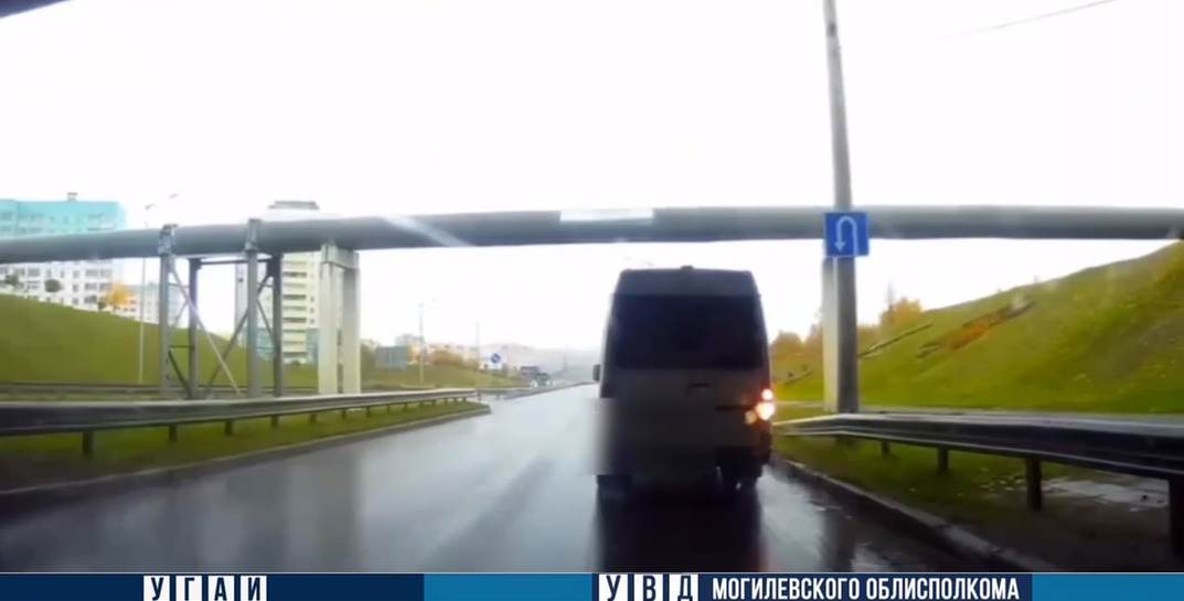 В Могилеве сотрудники ГАИ остановили водителя маршрутки, у которого не было прав