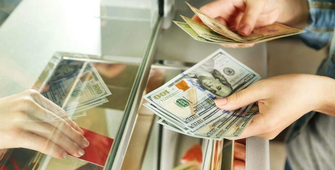 Доллар дешевеет. Какие курсы валют 30 октября в обменниках Могилева?