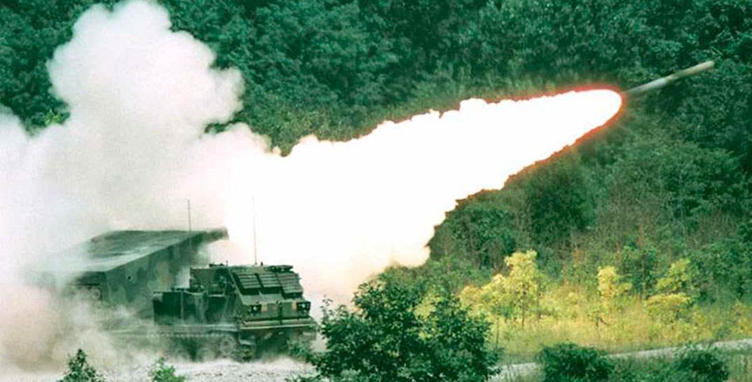 ВСУ нанесли удар по аэродромам в Бердянске и Луганске. Российские провоенные блогеры утверждают, что удар наносился дальнобойными ракетами ATACMS