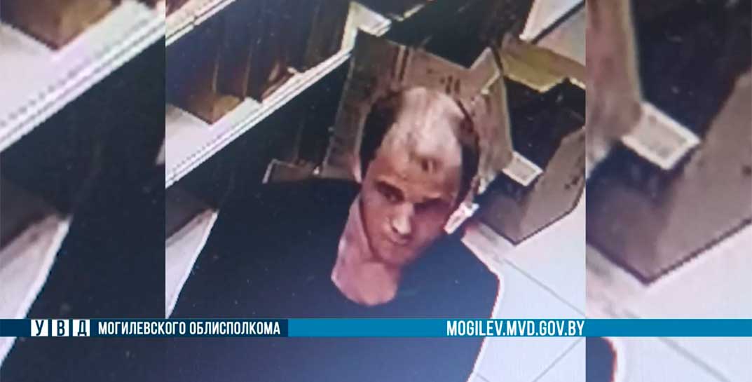 В Могилеве ищут подозреваемого в преступлении — он попал на видеокамеру в магазине