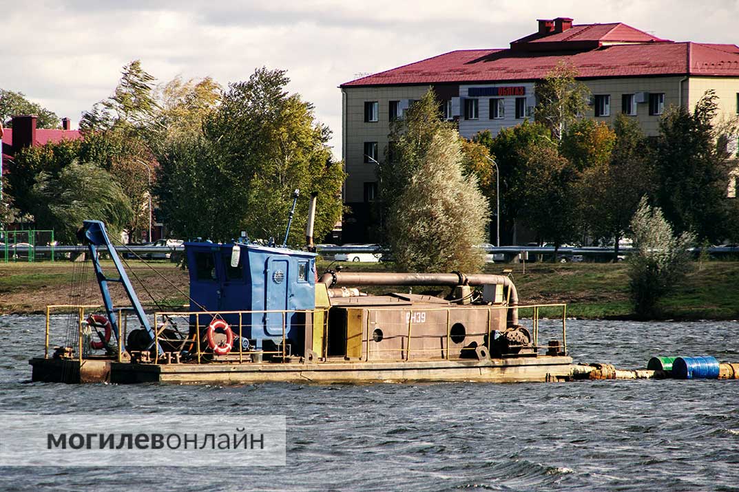 «Птичий остров» убрали, но до окончания работ на Святом озере далеко. Что делают сейчас?