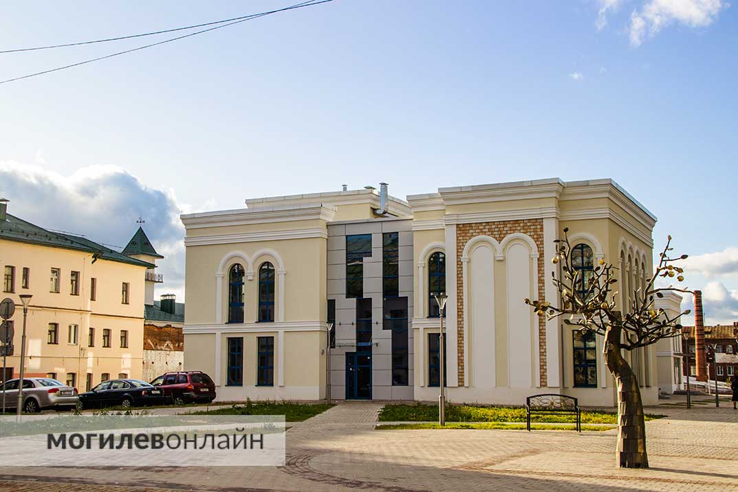 По Ленинской в Могилеве почти достроили синагогу. А точнее — многофункциональный Еврейский центр