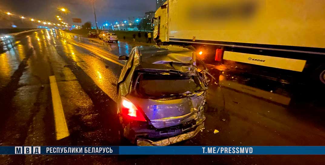 В Минске на глазах у малолетних детей родителей сбил насмерть грузовик