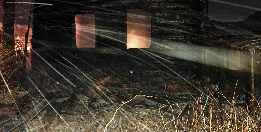 В Дрибинском районе погиб престарелый пенсионер — он сгорел под обломками собственного дома