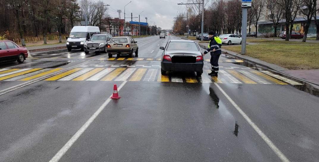 В Могилеве водитель на переходе сбила женщину с 4-летней девочкой