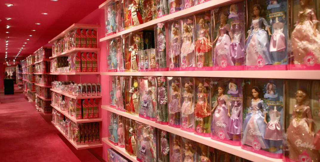 В Гродно мужчина обокрал магазин детских игрушек — взял «летающую тарелку» и несколько кукол Барби