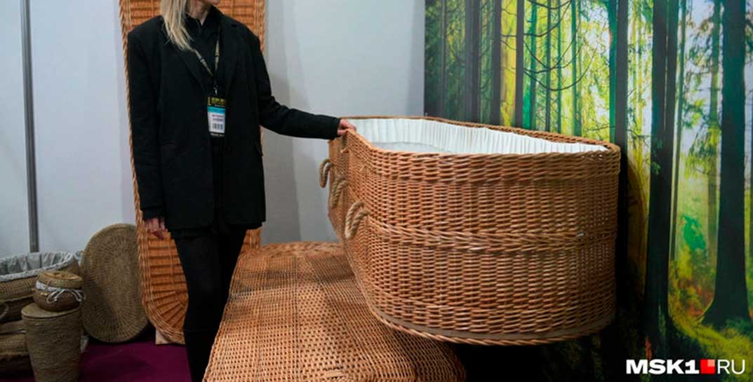 На выставке в Москве представили белорусскую новинку — … плетеные экогробы. Стоимость впечатляет
