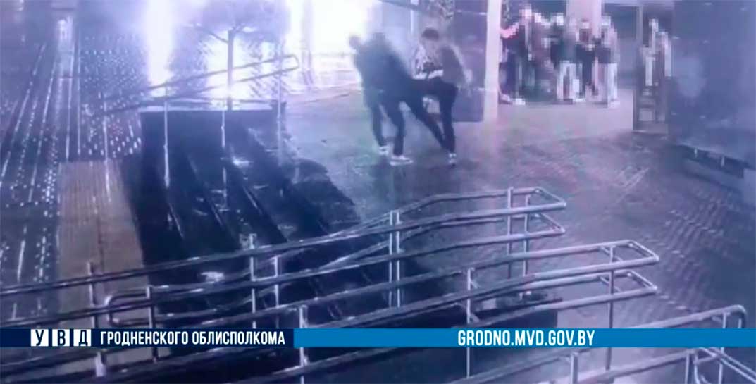 В Островце из-за взятой по ошибки куртки в молодежном центре до смерти избили молодого парня