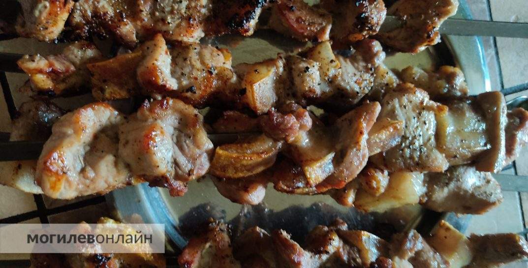В Гродно белорус закусывал мясом и… умер