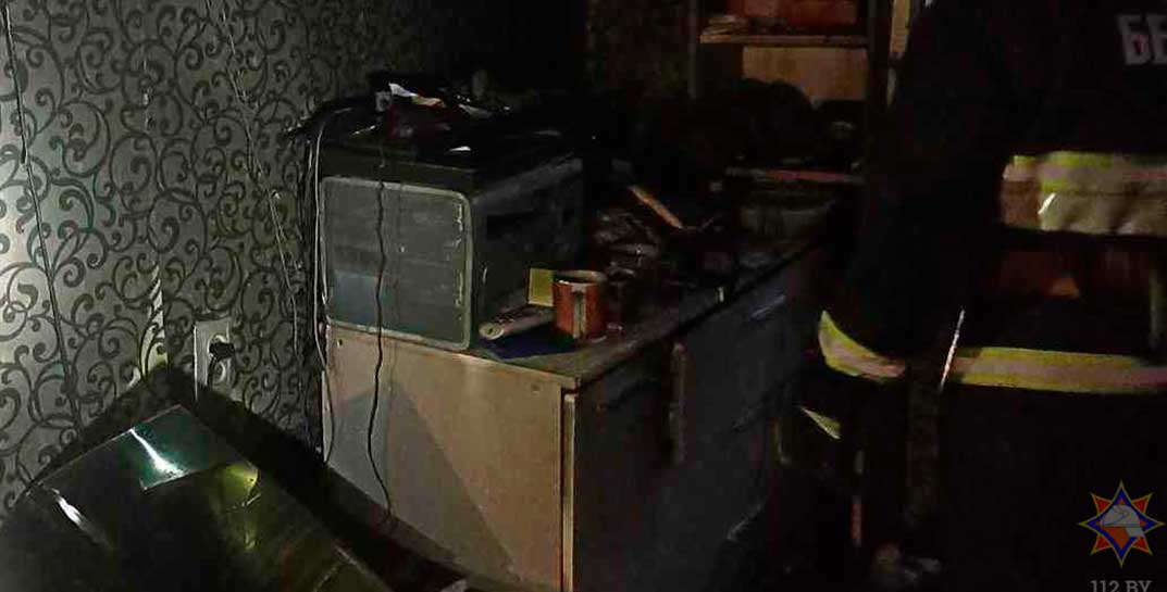 В Могилеве тушили пожар на улице Кулешова: 4-летний мальчик поджег штору зажигалкой отца