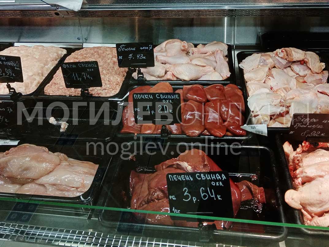На улице Аркадия Кулешова открылся фирменный магазин Могилевского мясокомбината. Прогулялись за покупками