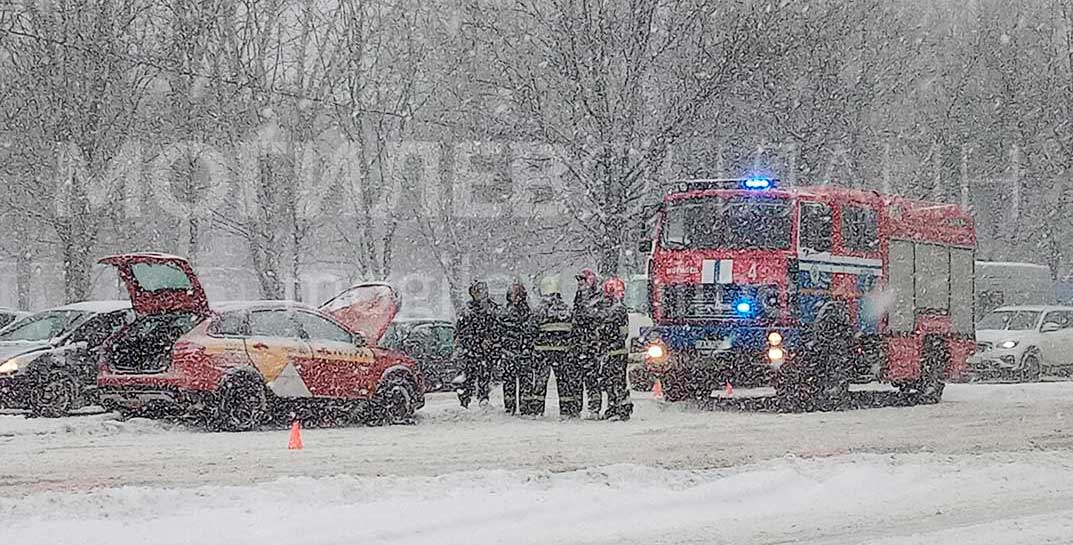 Сразу две аварии произошли возле завода «Электродвигатель» на Королева