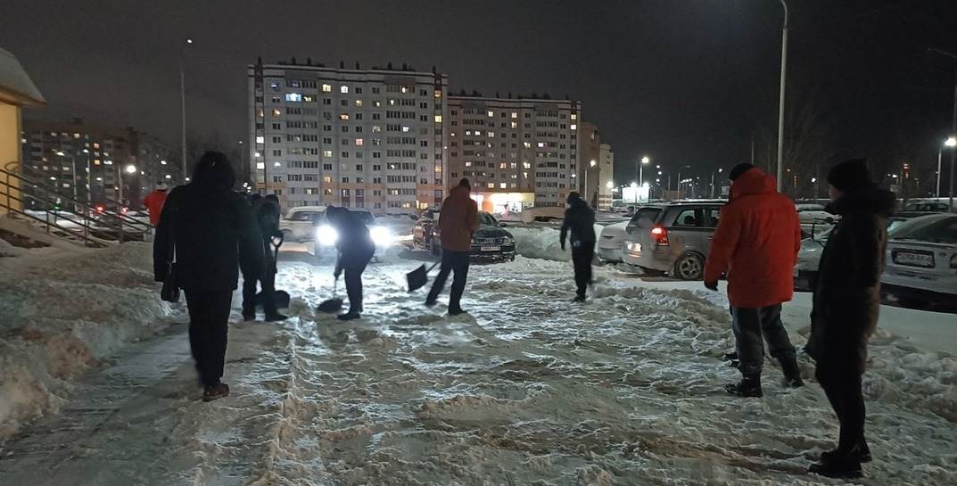 Могилевчане запустили челлендж по уборке снега. Посмотрите, что из этого вышло