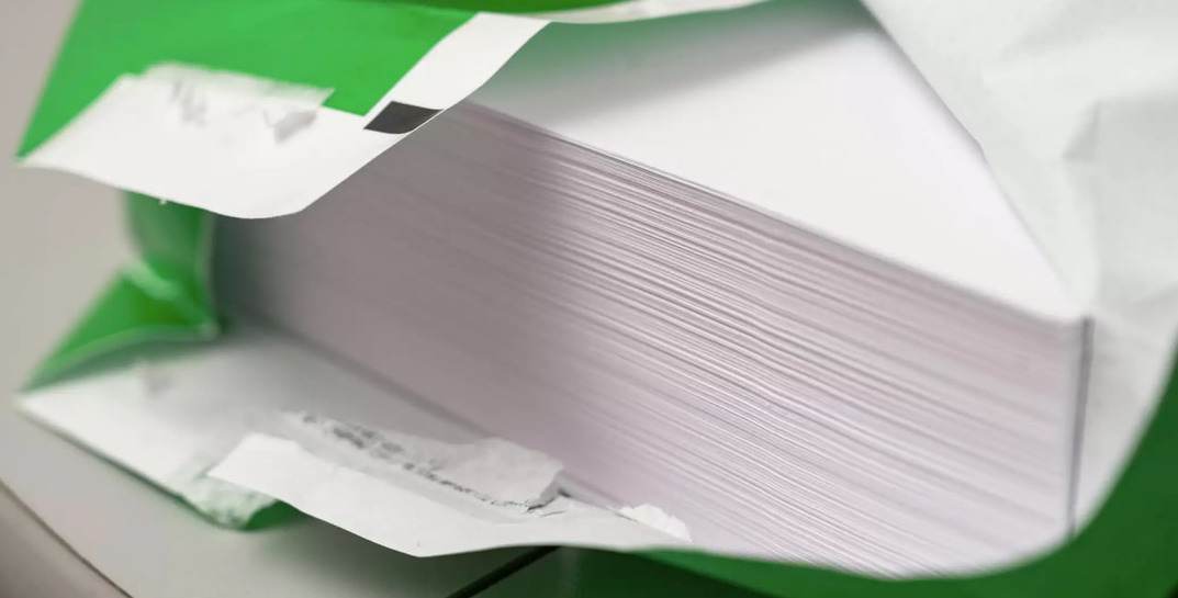 Купила квартиру, машину и уехала в Эмираты: россиянка украла с работы офисную бумагу на 24 миллиона рублей, ее объявили в международный розыск