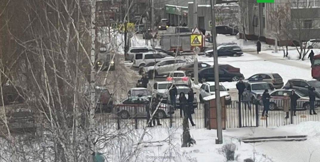 В Брянске восьмиклассница пришла в школу с дробовиком и устроила стрельбу — есть жертвы