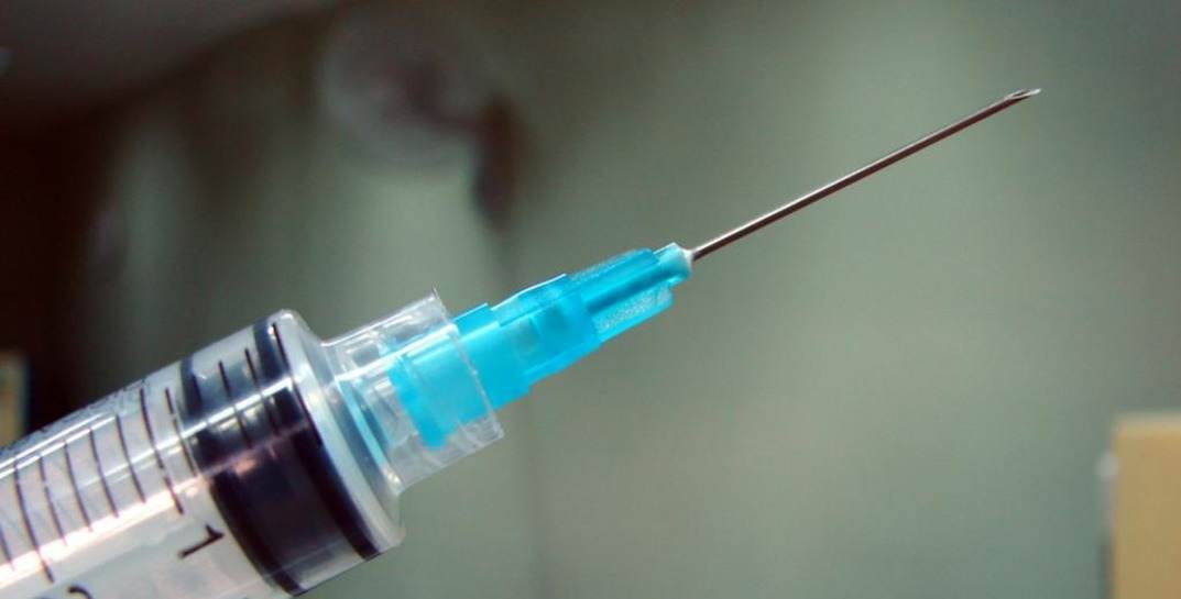 В Красноярске родители поставили ребенку укол антибиотика без назначения врача — в итоге малышка умерла