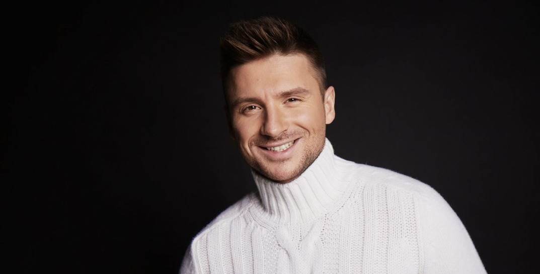 Сергей Лазарев удалил из соцсетей клип с кистями, «ласкающими друг друга» — в нем увидели пропаганду ЛГБТ