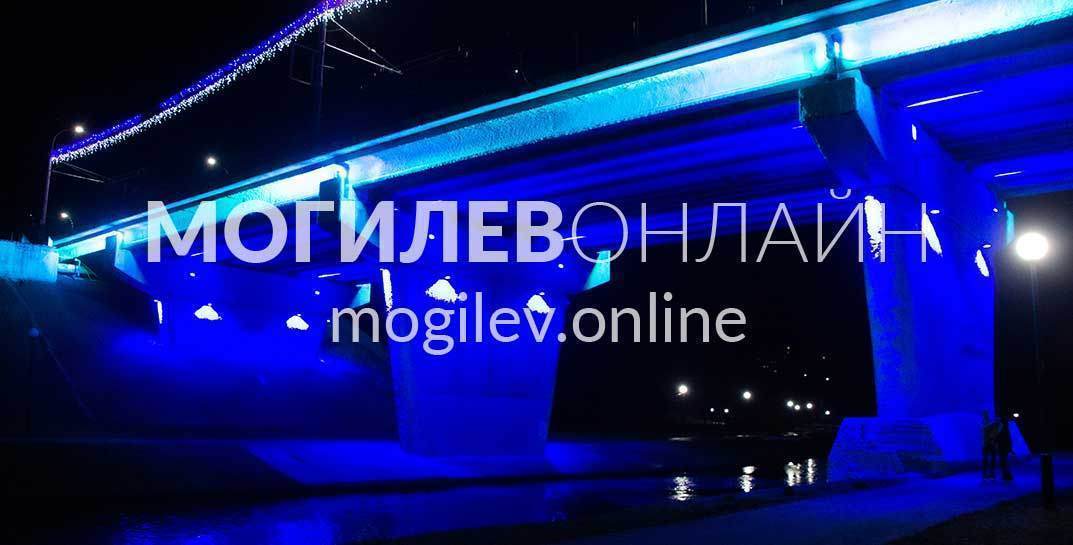 В Могилеве к Новому году яркими красками засияли два путепровода