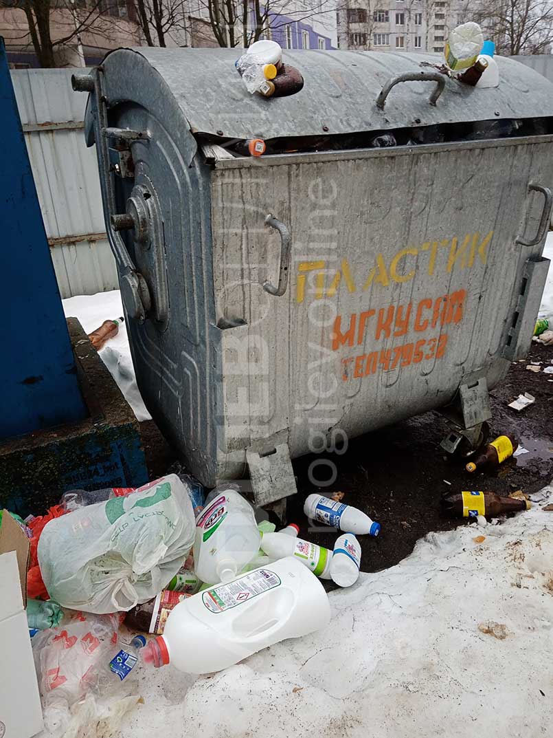 «Может, не стоит вообще этим заниматься?» — могилевчане жалуются на вечно переполненные контейнеры для ПЭТ отходов