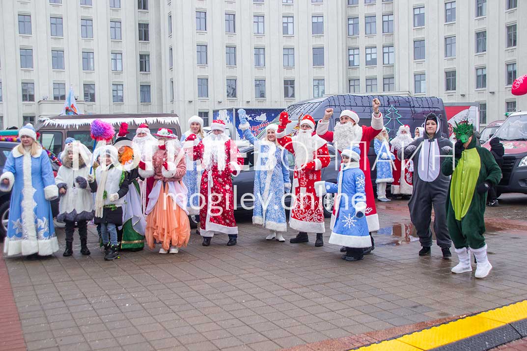 Автопарад Дедов Морозов в Могилеве