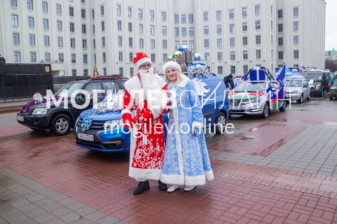 Автопарад Дедов Морозов в Могилеве