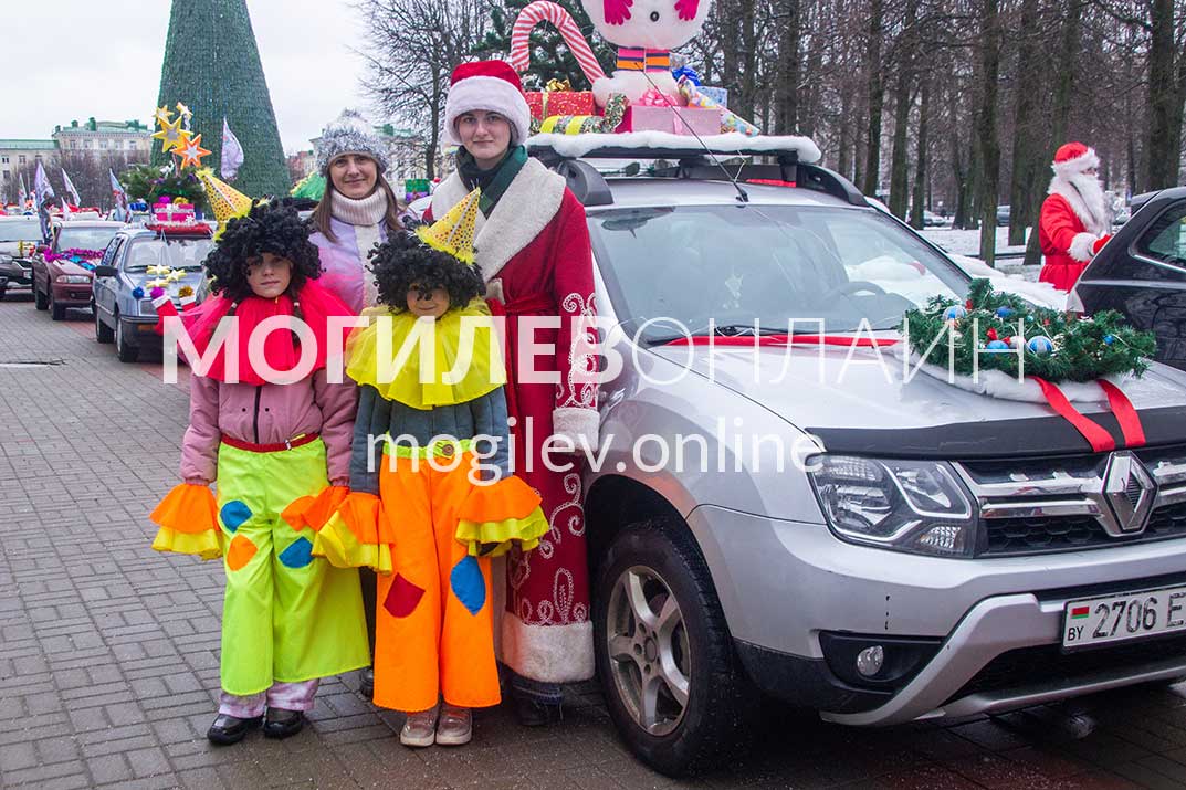 Автопарад Дедов Морозов в Могилеве