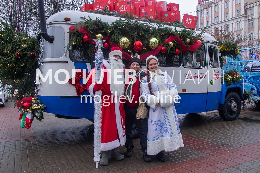 Автопарад Дедов Морозов в Могилеве