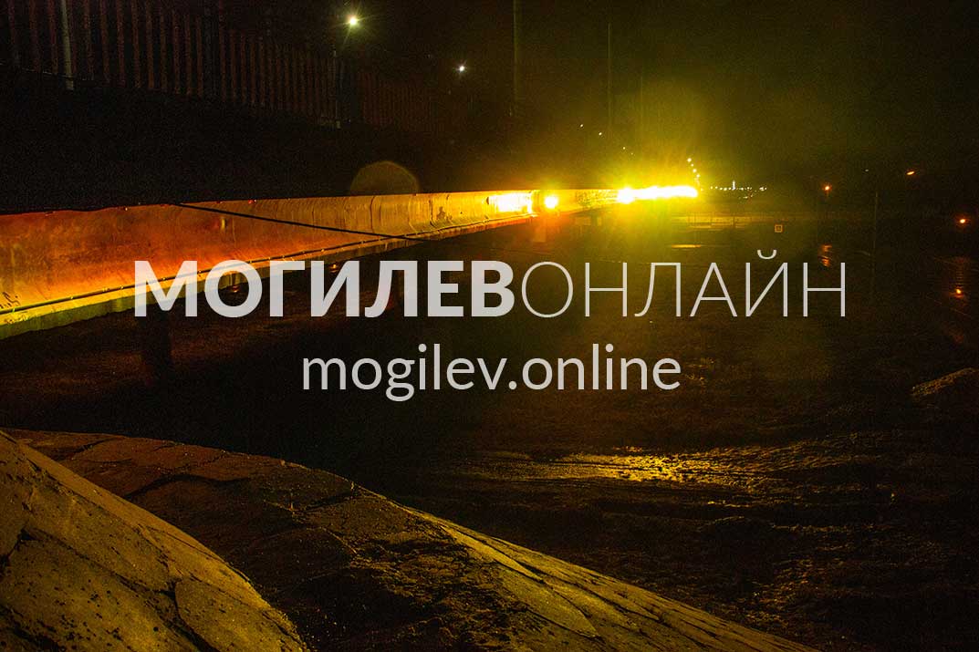 Праздничная подсветка моста в микрозоне Стасова-Гришина