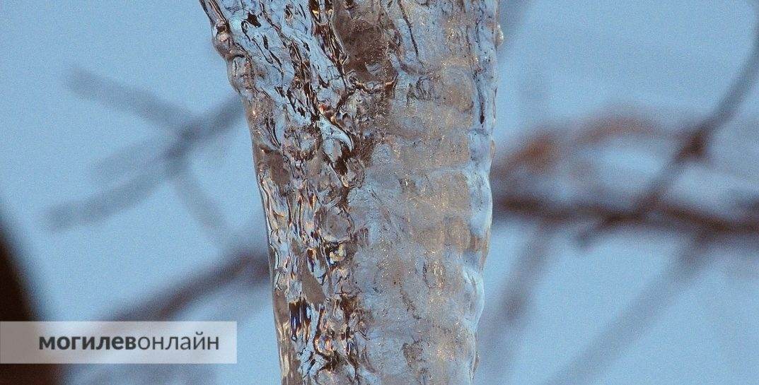 Снег в Могилеве усиленно убирают, а что с сосульками?