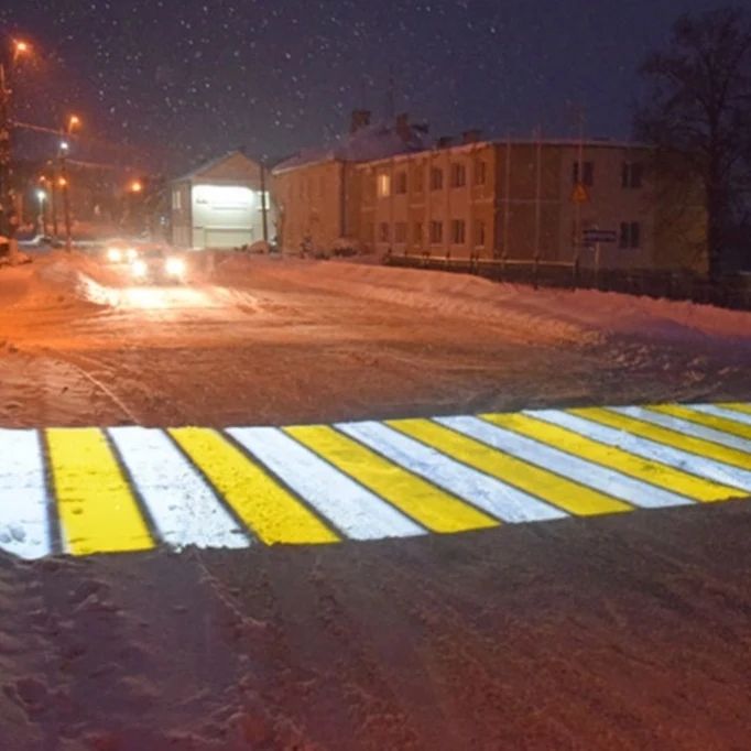 Оцениваем дорожные инновации на Витебщине: там появился светящийся пешеходный переход