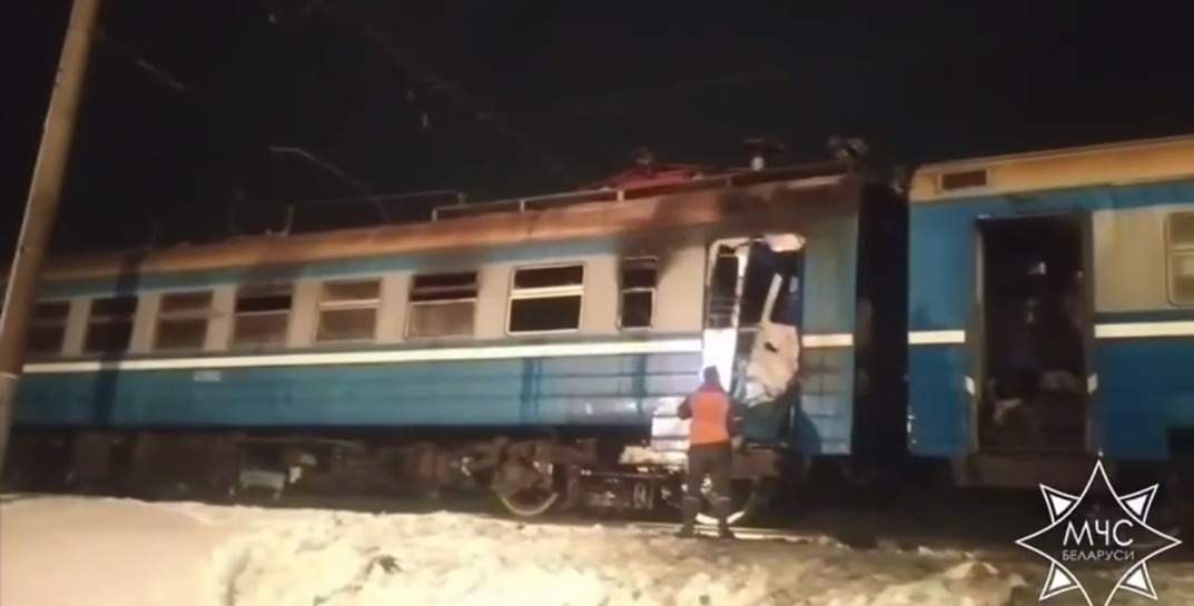 В Минском районе во время движения загорелась электричка. Из-за этого были задержаны поезда на участке Минск-Осиповичи