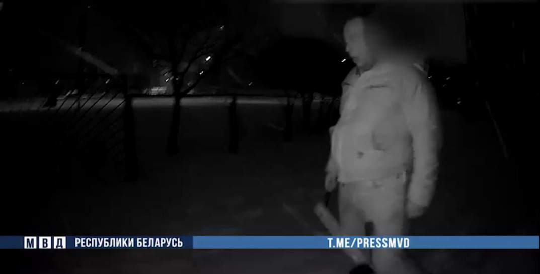 В Бобруйске мужчина пошел с ножом на милиционеров, а затем пытался покончить с собой — чтобы его остановить, применили оружие