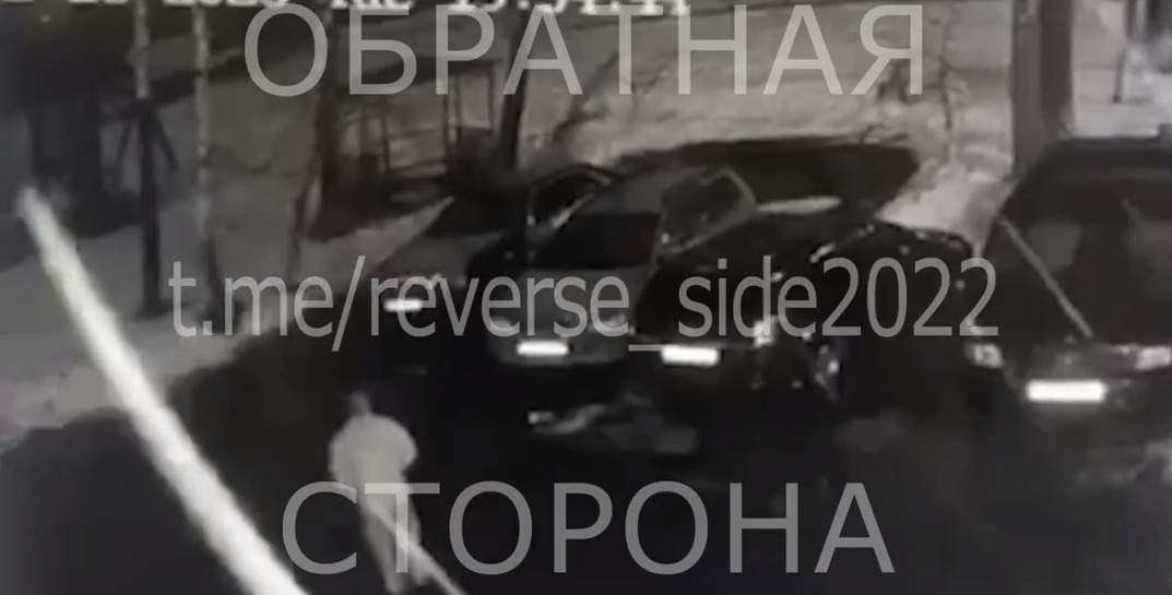 В Костюковичах мужчина порезал колеса чужих автомобилей, потому что у него было плохое настроение. Найти хулигана помог бдительный пенсионер