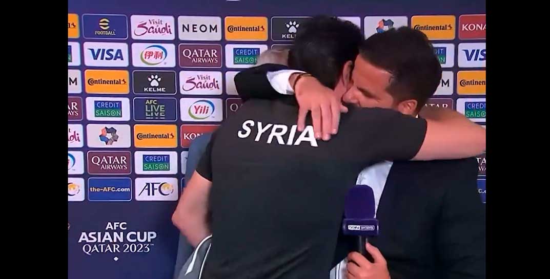 Журналист и переводчик не сумели взять интервью у главного тренера сборной Сирии по футболу, потому что расплакались от счастья