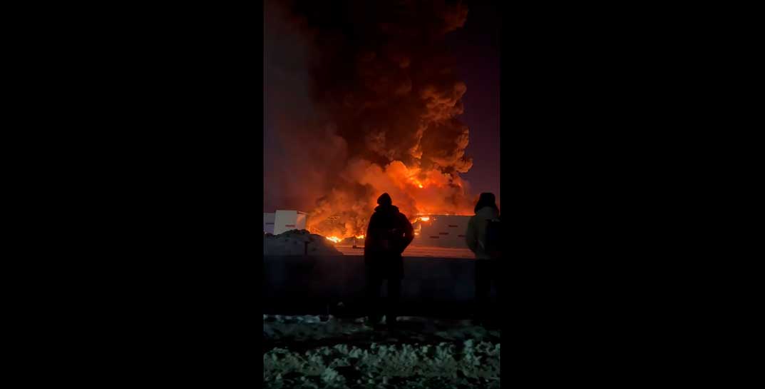 Масштабный пожар на складе Wildberries под Санкт-Петербургом — горят десятки тысяч квадратных метров, возгоранию присвоен максимальный уровень сложности