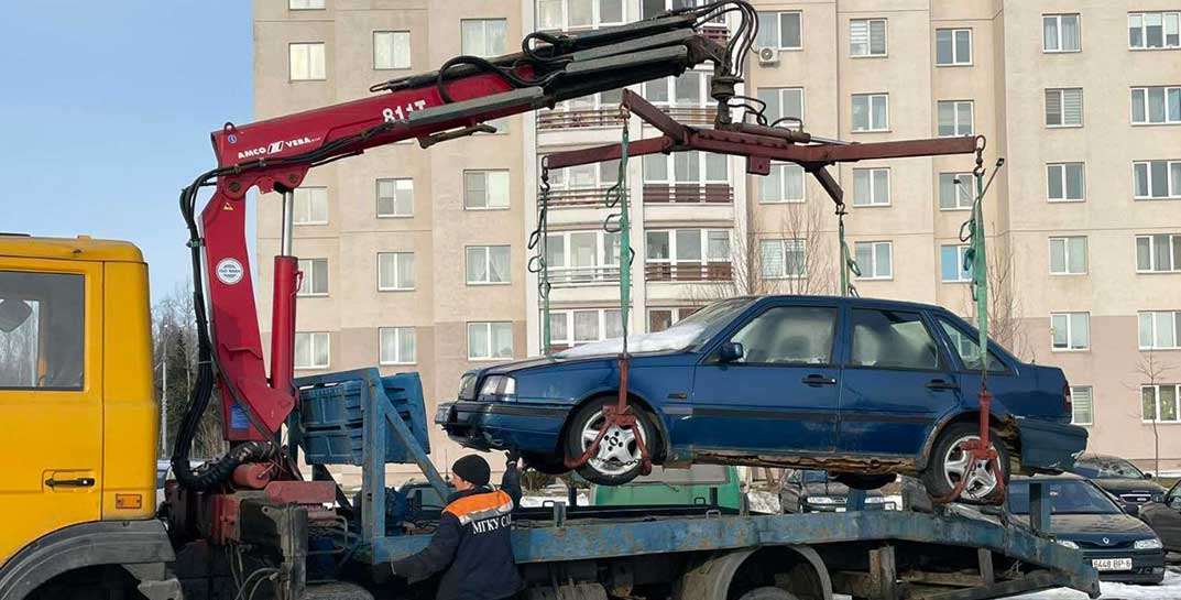 В Могилеве продолжают убирать неэксплуатируемые авто. Если вам нужен ваш старый автомобиль — позаботьтесь о нем