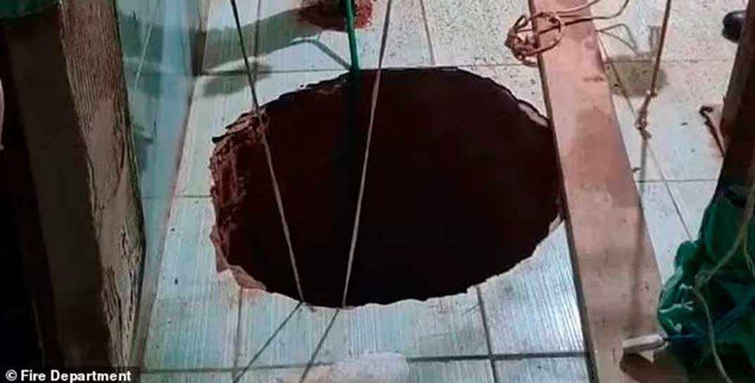 Мужчина из Бразилии целый год рыл яму в собственном доме, потому что ему приснился спрятанный там клад. Закончилось это трагически