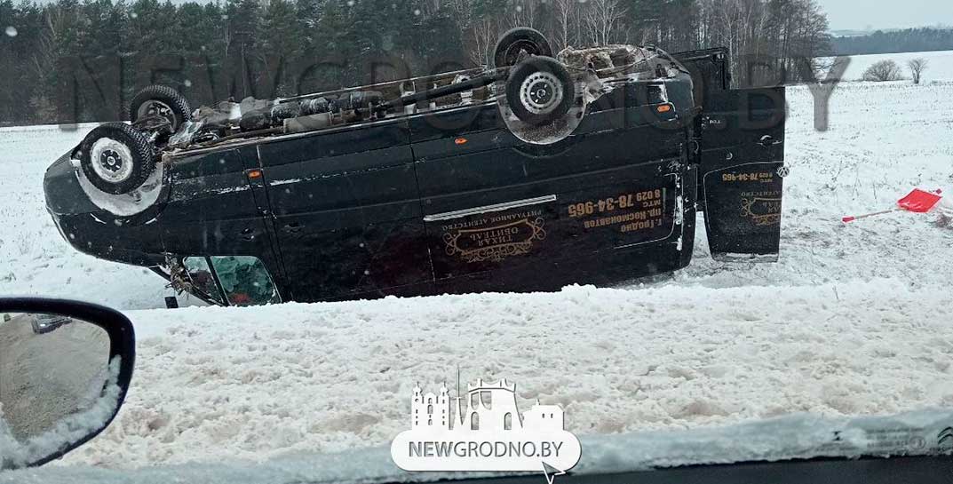 Под Гродно перевернулся катафалк, который вез гроб с телом