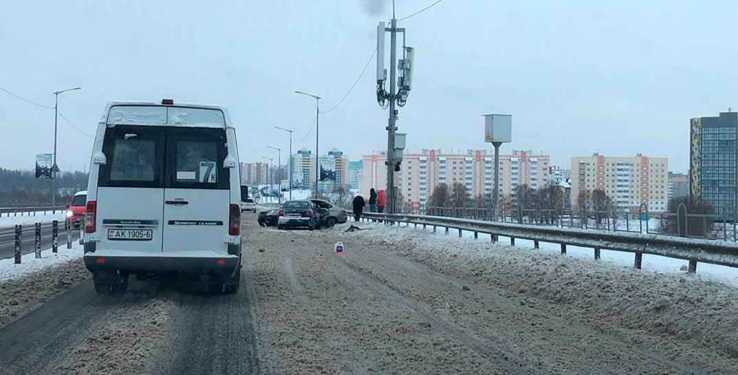 Могилев накрыло снегом и началось… Что происходит на дорогах