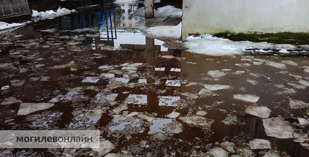 Эквилибристика на проспекте Пушкина — чтобы пройти между домами, нужно постараться